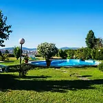 Chalet con Piscina y finca de 2000m