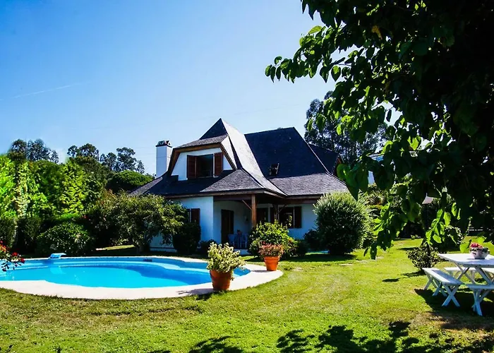 Chalet con Piscina y finca de 2000m